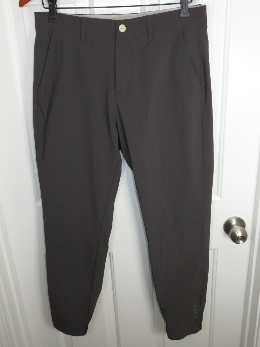 Macade Stretch Performance Golf Joggers Slim Fit Size 32 Reg 29" Inseam *Logo
